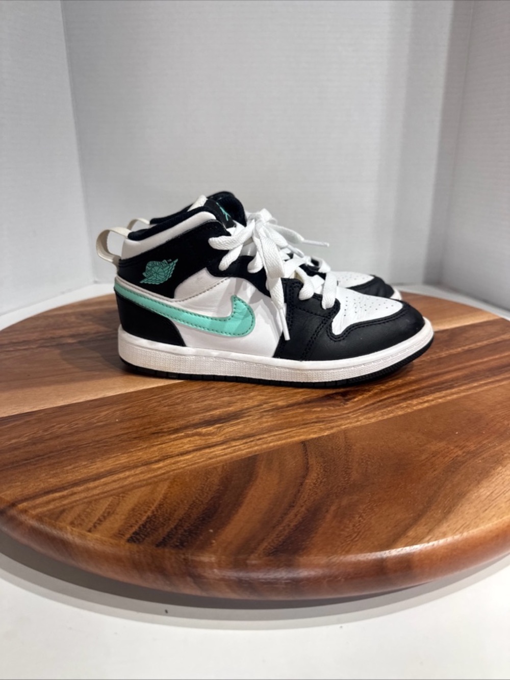 Nike Jordan 1 Mid Green Glow Preschool Kids Size 13.5 C  (DQ8424-103) Mid Top